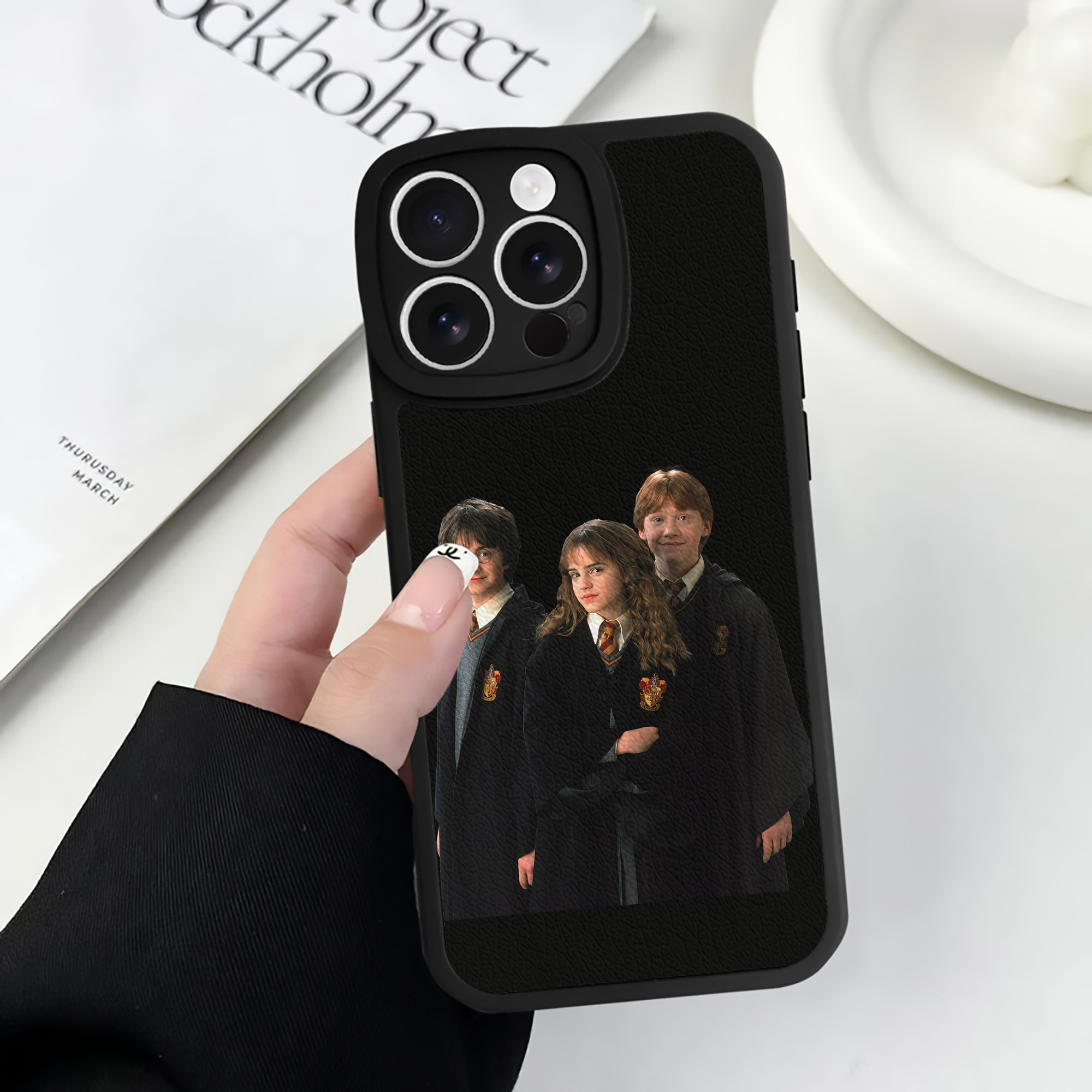 （画像用） Harry Potter ハリー・ポッターシリーズ 【iPhone 16シリーズ対応】シリコンスマホケース（レザー調） 材質：シリコン